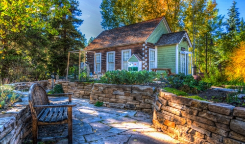 Landscaping With Stone Vs. Mulch
